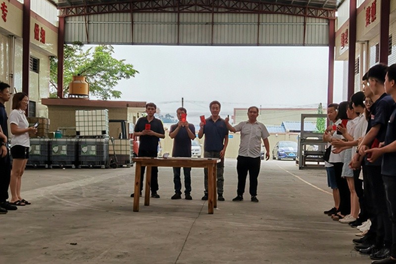 立式注塑機(jī)
